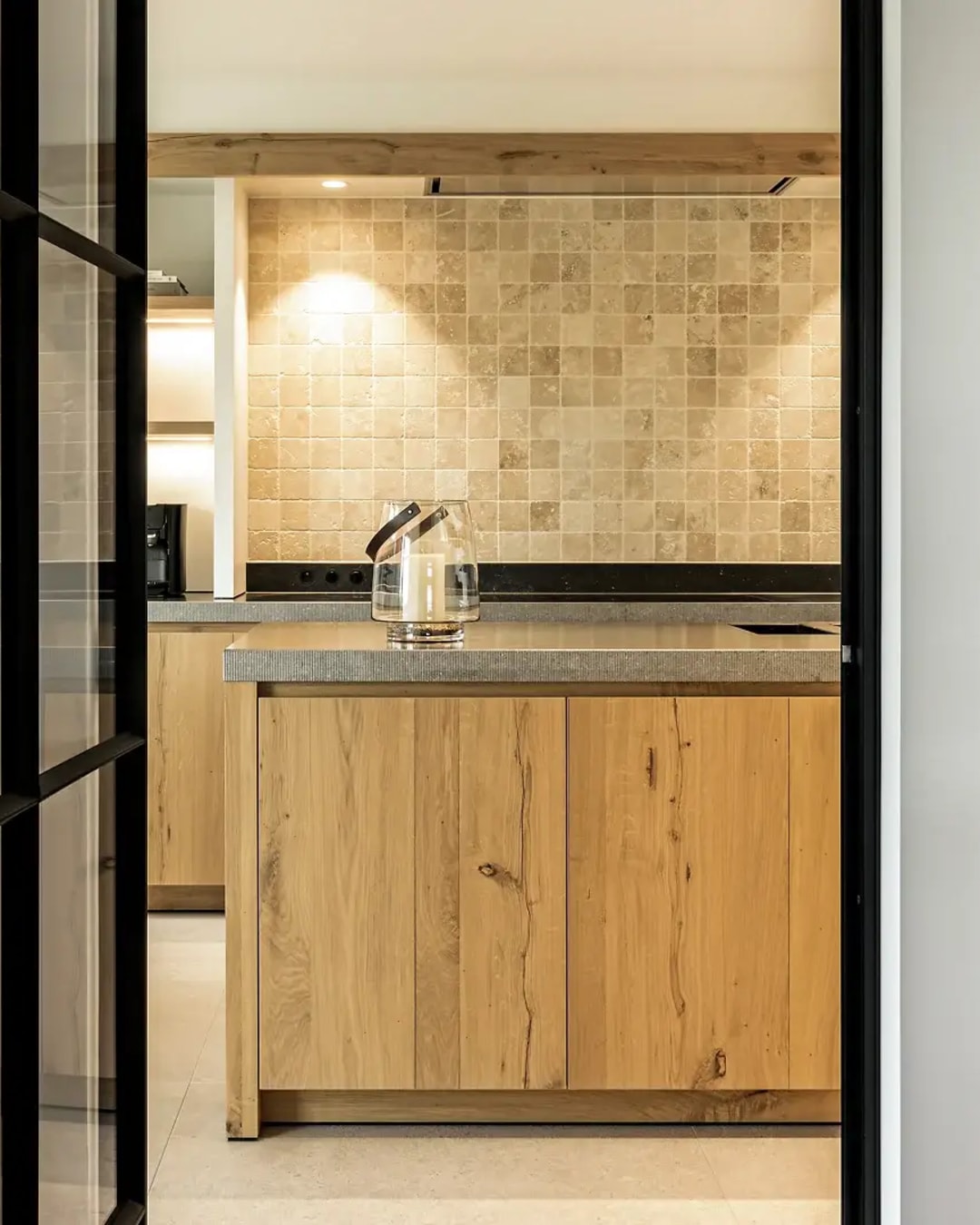 Kitchen cabinet built with PurePanel Querkus Harlem.